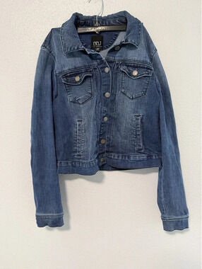 #6035  BBJ Los Angeles Teens Medium Wash Denim Jacket Size Medium